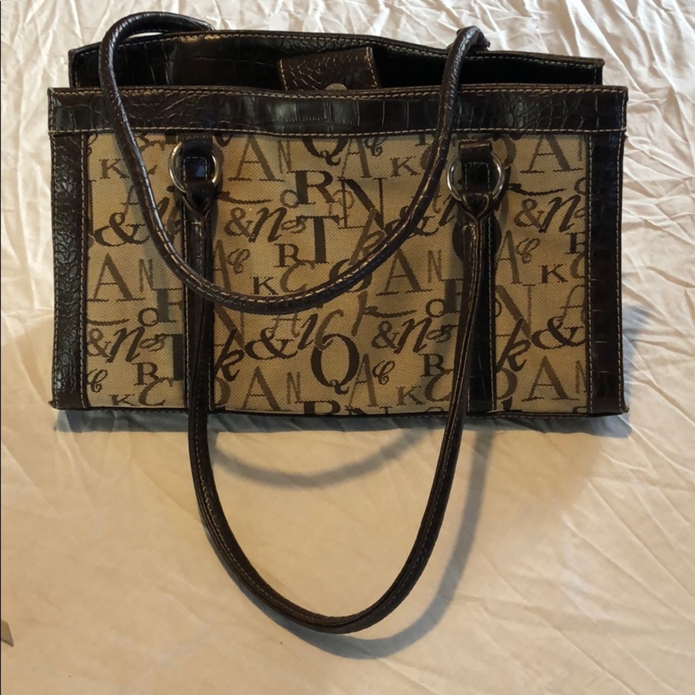 Tan handbag with letter print
